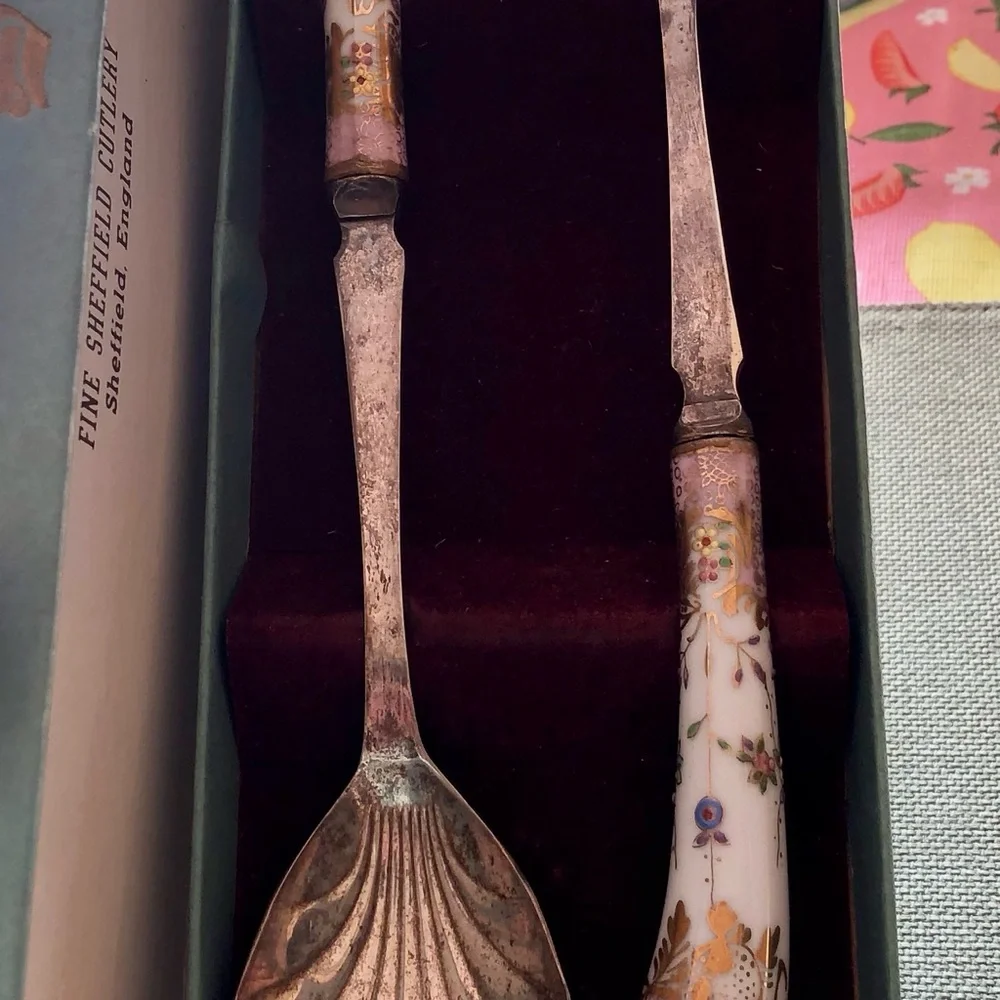 Porcelain-Handle Serving Spoon Set in Pink and White